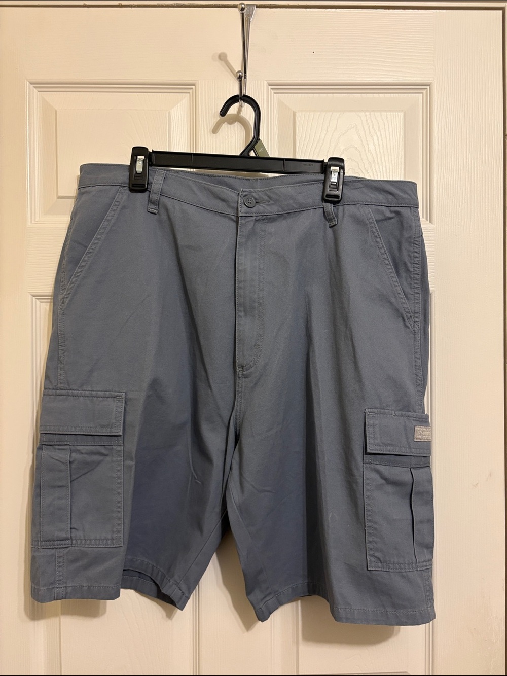 Wrangler Gray Cargo Shorts with lots of pockets‎